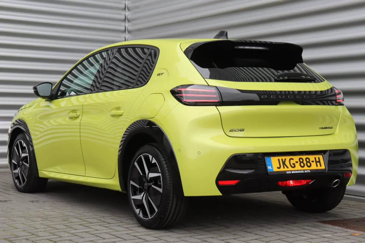1.2 HYBRID 110PK GT PACK AUTOMAAT / NAVI / LEDER / CLIMA / PDC / 17" LMV / CAMERA / KEYLESS / ADAPT. CRUISECONTROL / I-COCKPIT / FULL-LED / 1E EIGENAAR / NIEUWSTAAT !!