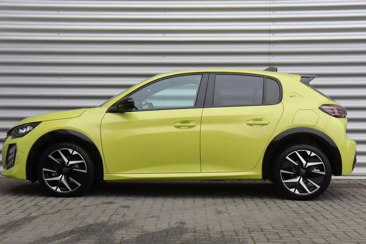1.2 HYBRID 110PK GT PACK AUTOMAAT / NAVI / LEDER / CLIMA / PDC / 17" LMV / CAMERA / KEYLESS / ADAPT. CRUISECONTROL / I-COCKPIT / FULL-LED / 1E EIGENAAR / NIEUWSTAAT !!