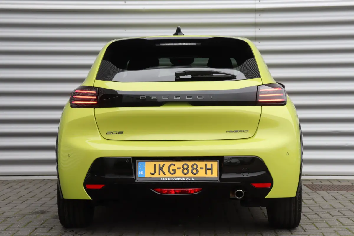 1.2 HYBRID 110PK GT PACK AUTOMAAT / NAVI / LEDER / CLIMA / PDC / 17" LMV / CAMERA / KEYLESS / ADAPT. CRUISECONTROL / I-COCKPIT / FULL-LED / 1E EIGENAAR / NIEUWSTAAT !!
