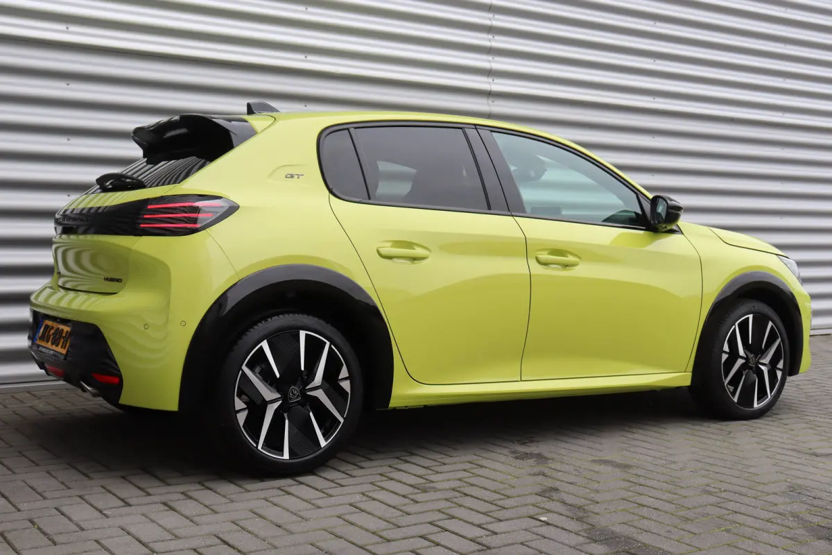 1.2 HYBRID 110PK GT PACK AUTOMAAT / NAVI / LEDER / CLIMA / PDC / 17" LMV / CAMERA / KEYLESS / ADAPT. CRUISECONTROL / I-COCKPIT / FULL-LED / 1E EIGENAAR / NIEUWSTAAT !!