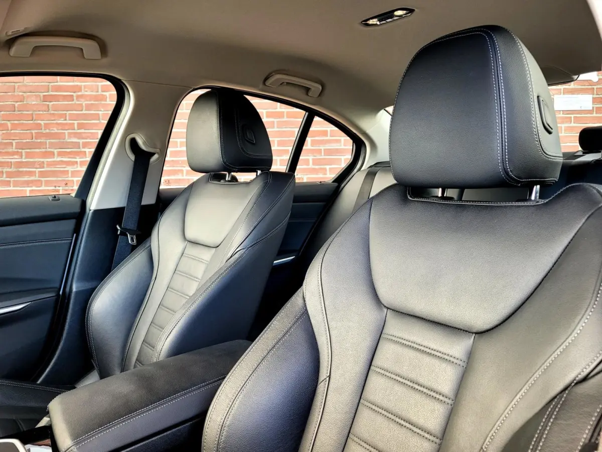 330e Sport Line 292PK, M-stuur, HIFI, 19" M-velgen breedset (1e eig. NL NAP)