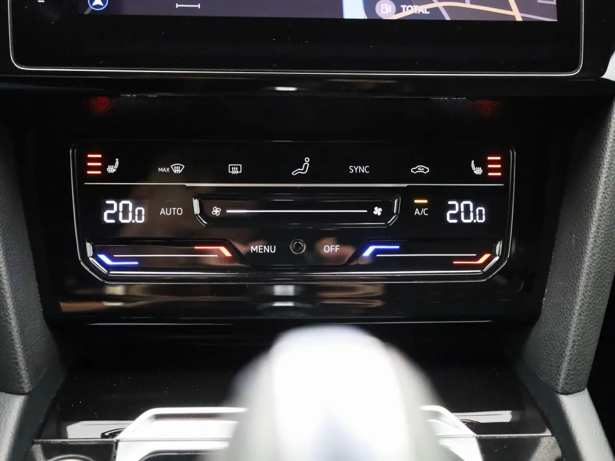 2.0 TSI R-Line Business+ | Automaat | Apple Carplay / Android Auto | Camera | Parkeersensoren | Stoelverwarming |