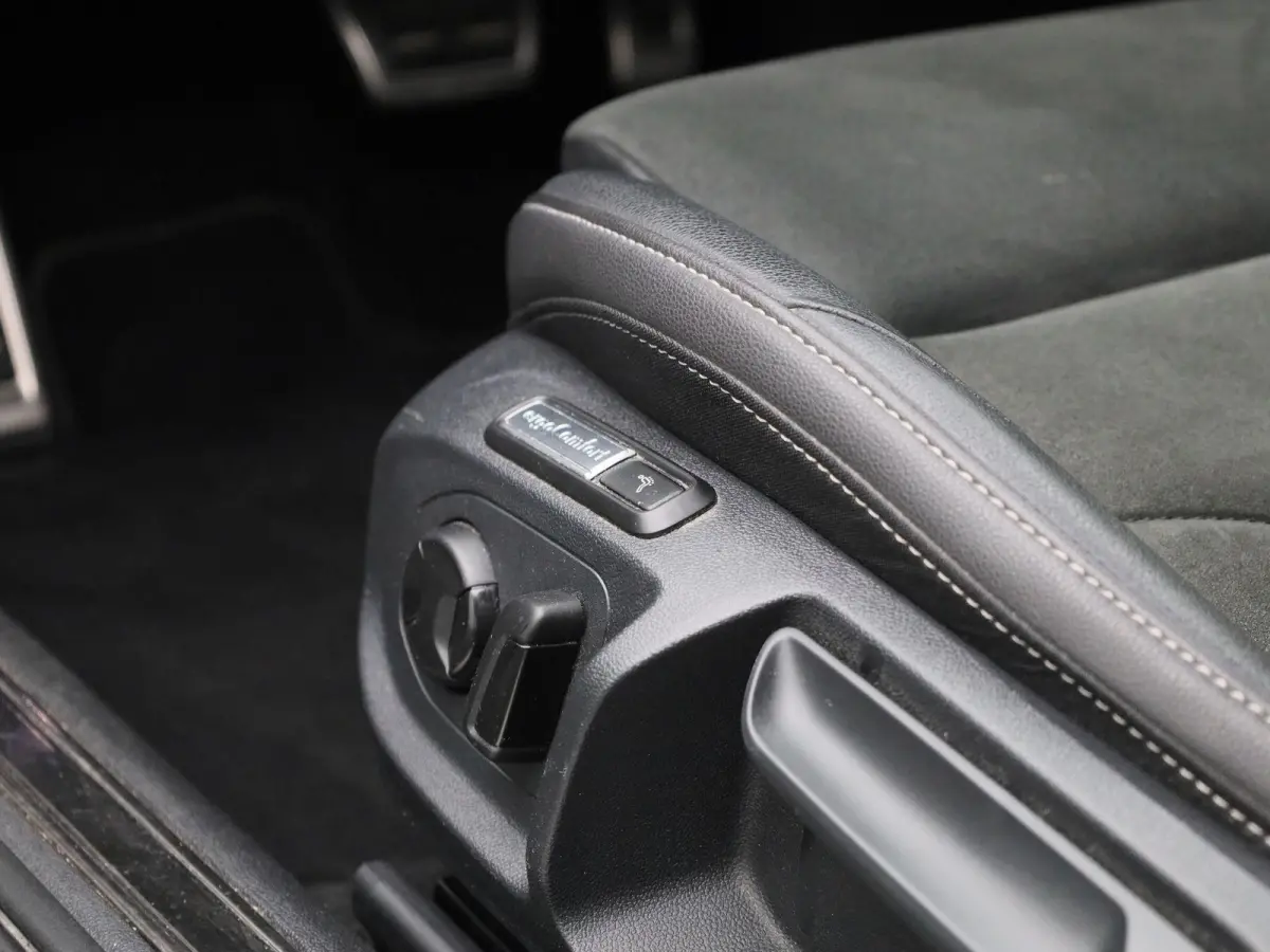 2.0 TSI R-Line Business+ | Automaat | Apple Carplay / Android Auto | Camera | Parkeersensoren | Stoelverwarming |