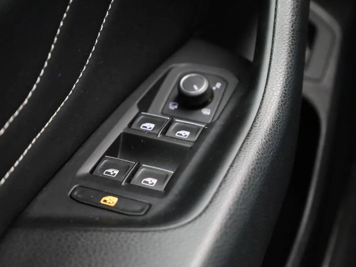 2.0 TSI R-Line Business+ | Automaat | Apple Carplay / Android Auto | Camera | Parkeersensoren | Stoelverwarming |