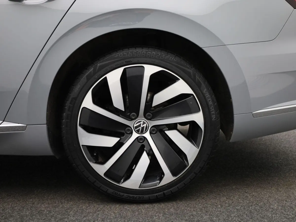 2.0 TSI R-Line Business+ | Automaat | Apple Carplay / Android Auto | Camera | Parkeersensoren | Stoelverwarming |