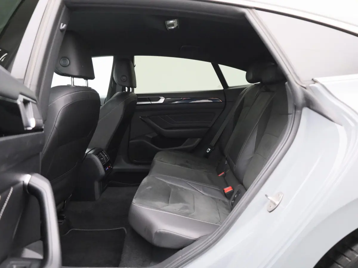 2.0 TSI R-Line Business+ | Automaat | Apple Carplay / Android Auto | Camera | Parkeersensoren | Stoelverwarming |