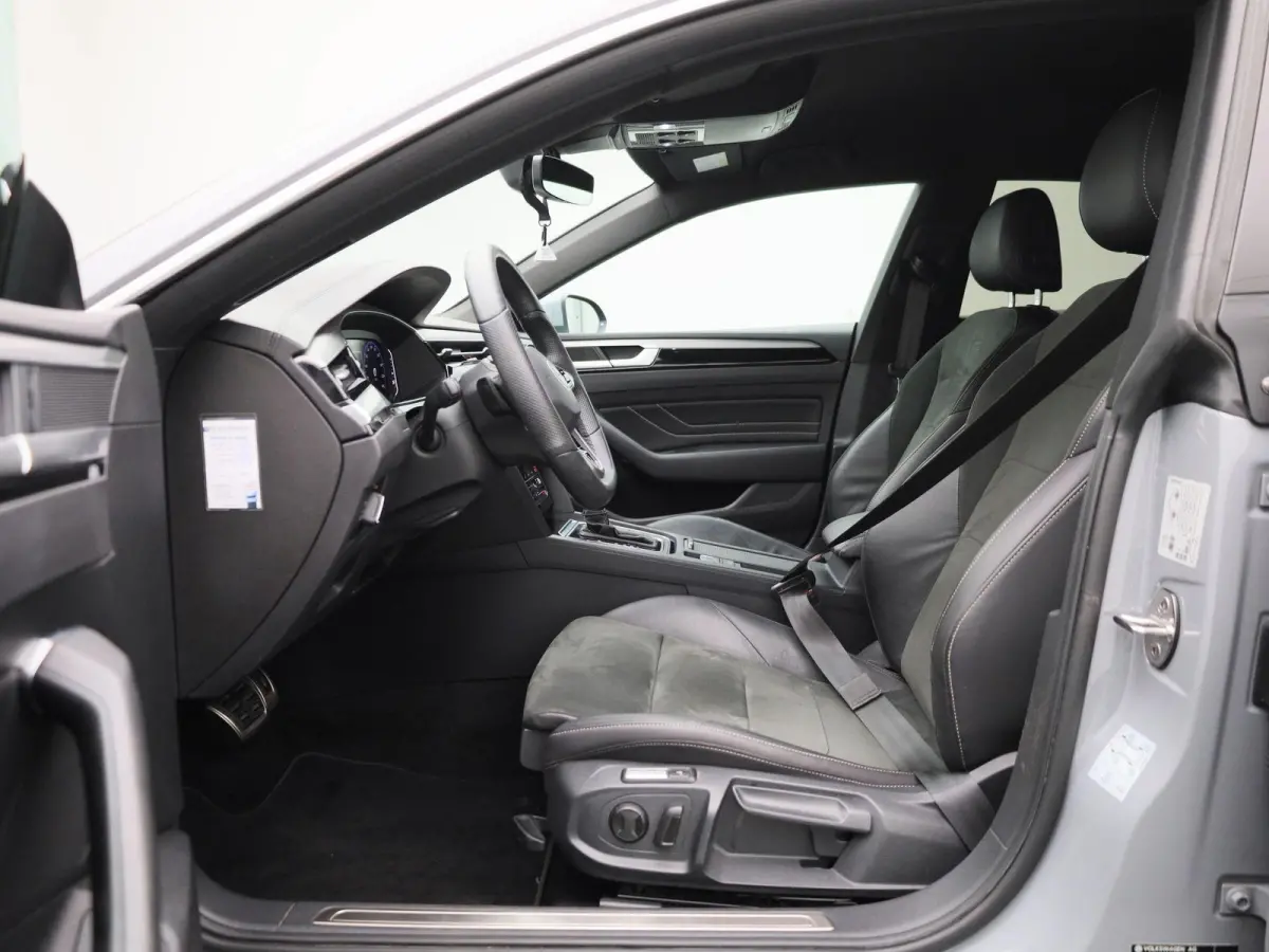 2.0 TSI R-Line Business+ | Automaat | Apple Carplay / Android Auto | Camera | Parkeersensoren | Stoelverwarming |