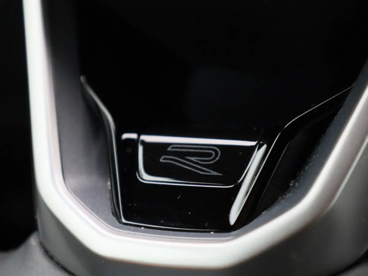 2.0 TSI R-Line Business+ | Automaat | Apple Carplay / Android Auto | Camera | Parkeersensoren | Stoelverwarming |