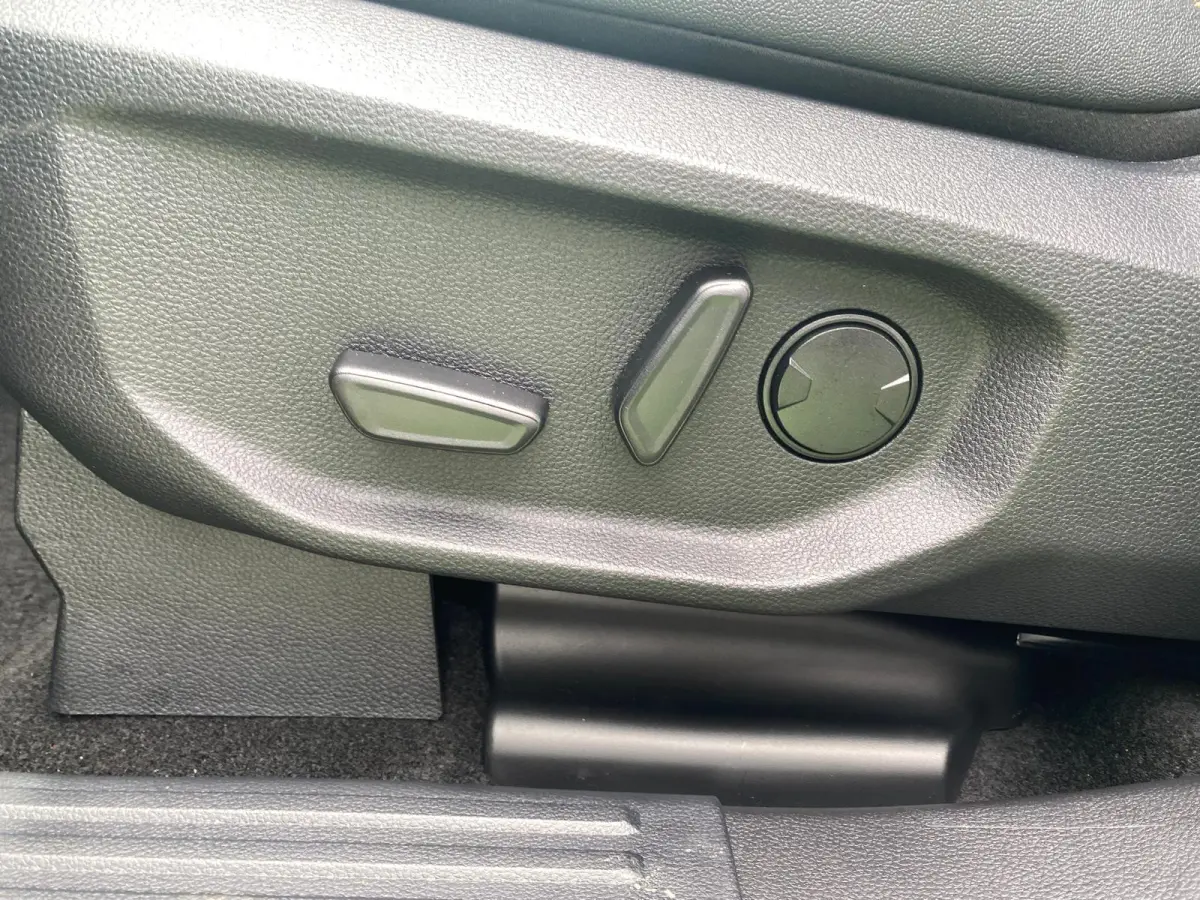 Wildtrak PHEV | DIRECT LEVERBAAR |  278PK | Trekhaak | Blis | 12" Infotainment scherm met SYNC 4 | Elektrisch 8-weg verstelbare en verwarmbare stoelen | 18" Lichtmetalen velgen