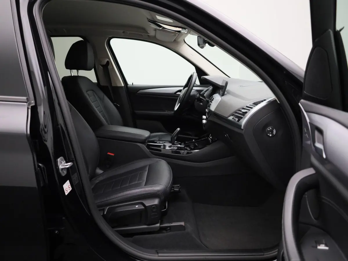 xDrive30e | Automaat | Apple Carplay | Camera | Parkeersensoren | Navigatie |