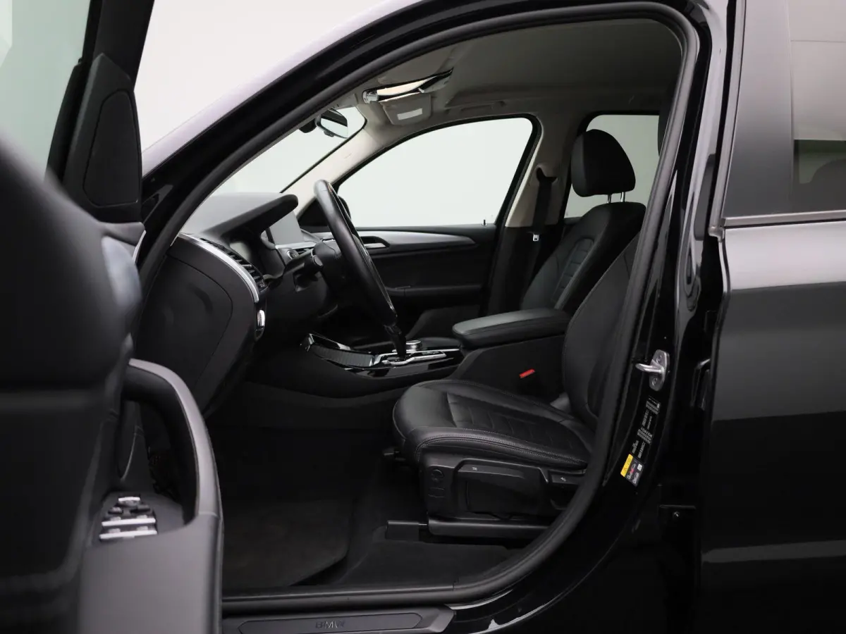 xDrive30e | Automaat | Apple Carplay | Camera | Parkeersensoren | Navigatie |