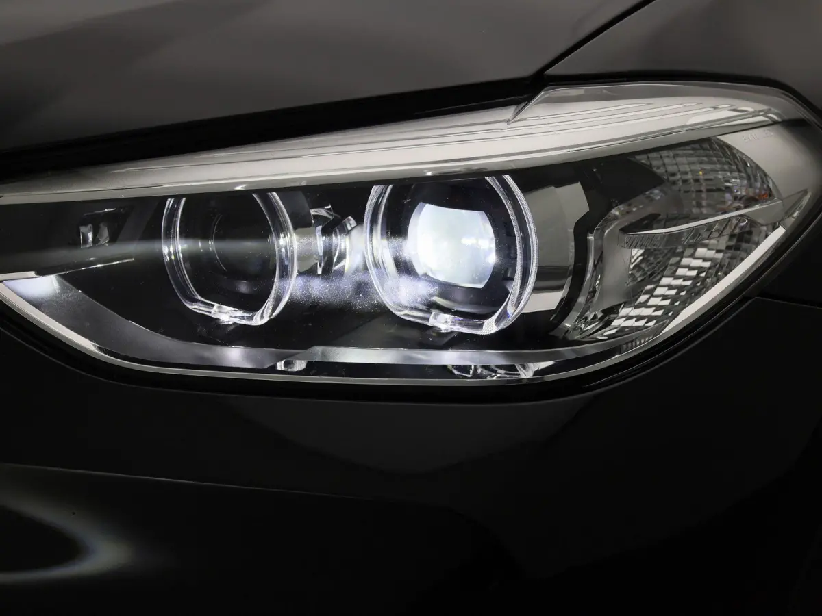 xDrive30e | Automaat | Apple Carplay | Camera | Parkeersensoren | Navigatie |