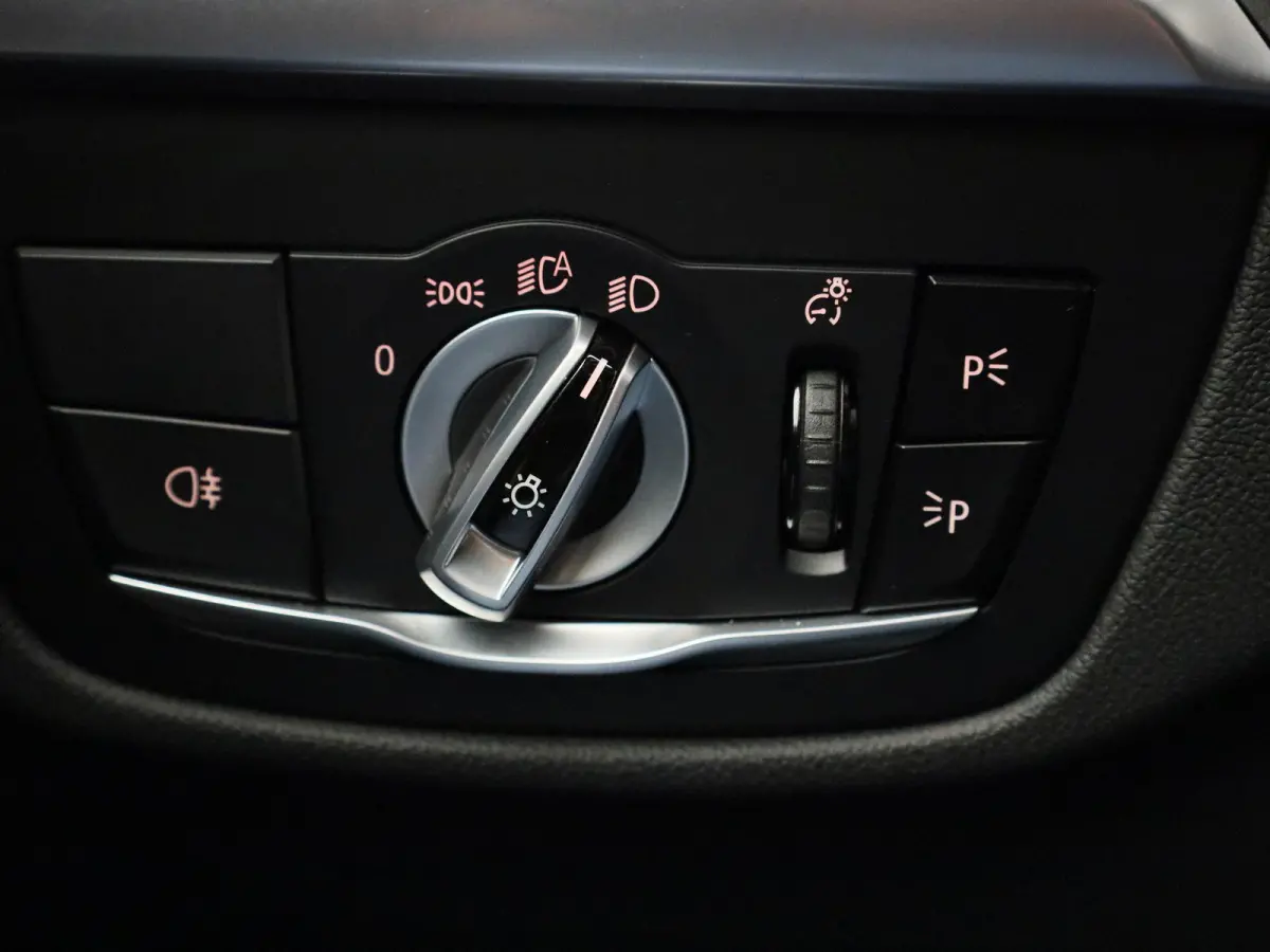 xDrive30e | Automaat | Apple Carplay | Camera | Parkeersensoren | Navigatie |