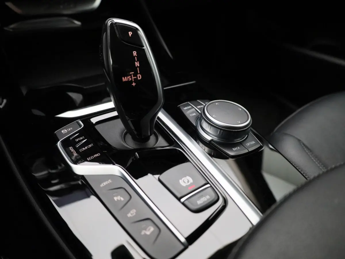 xDrive30e | Automaat | Apple Carplay | Camera | Parkeersensoren | Navigatie |