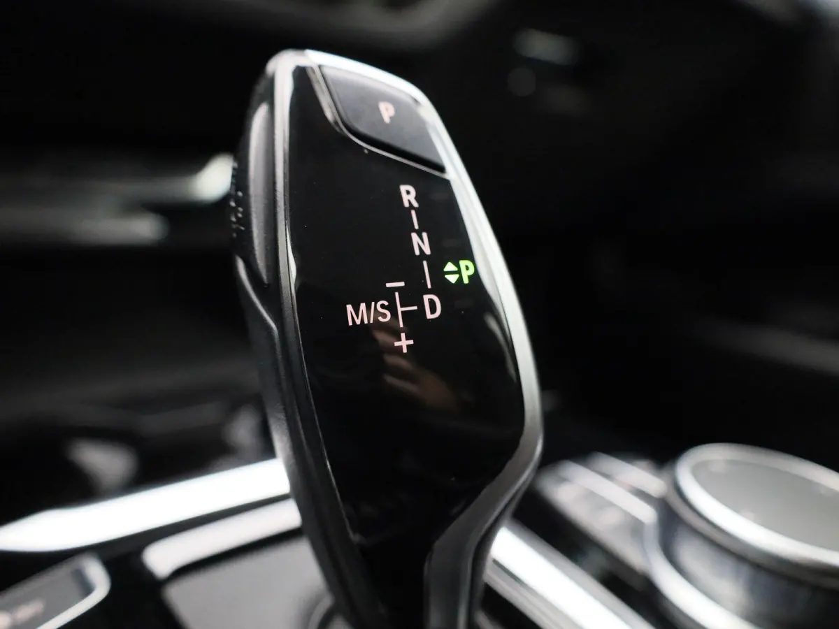 xDrive30e | Automaat | Apple Carplay | Camera | Parkeersensoren | Navigatie |