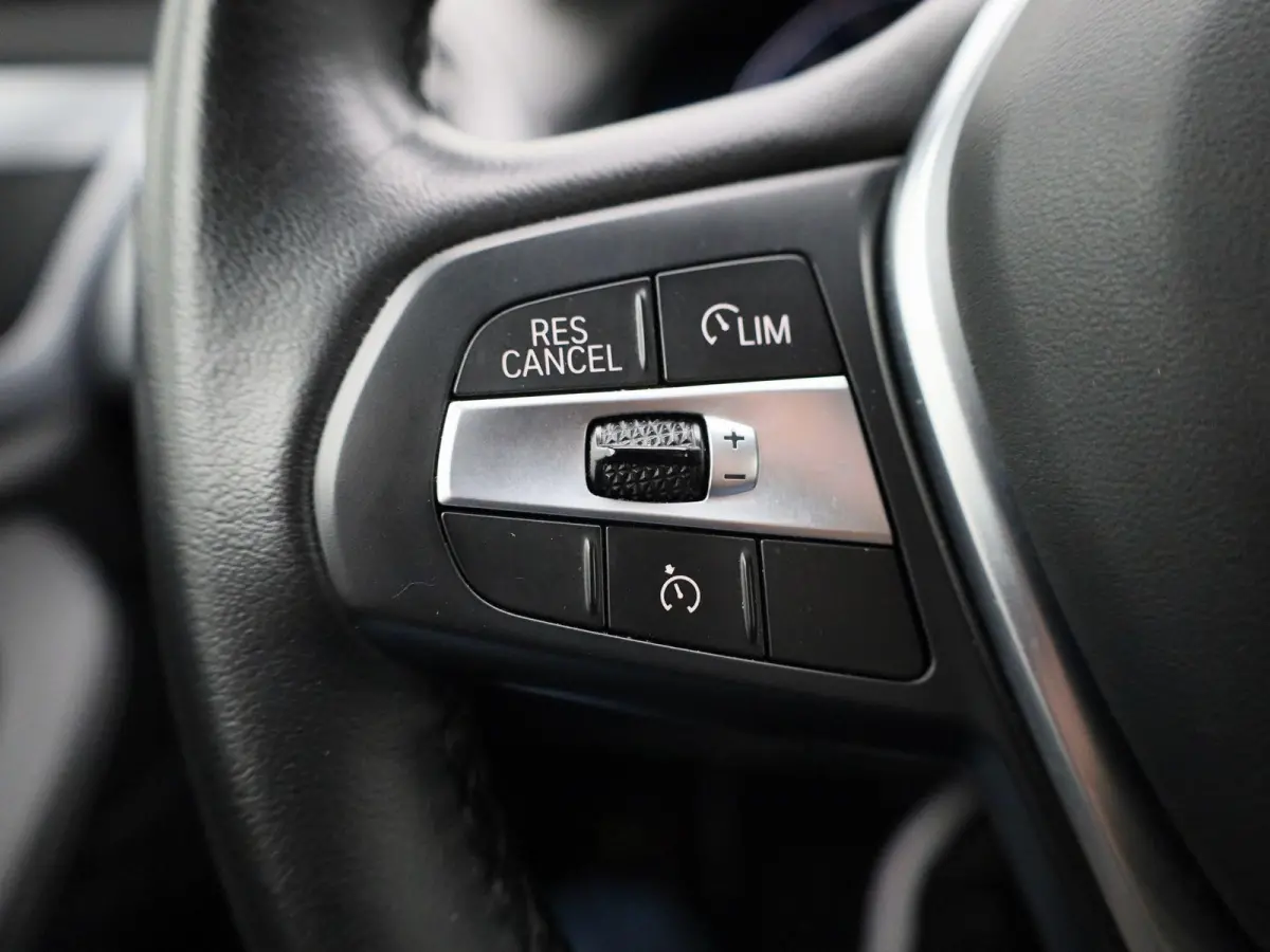 xDrive30e | Automaat | Apple Carplay | Camera | Parkeersensoren | Navigatie |