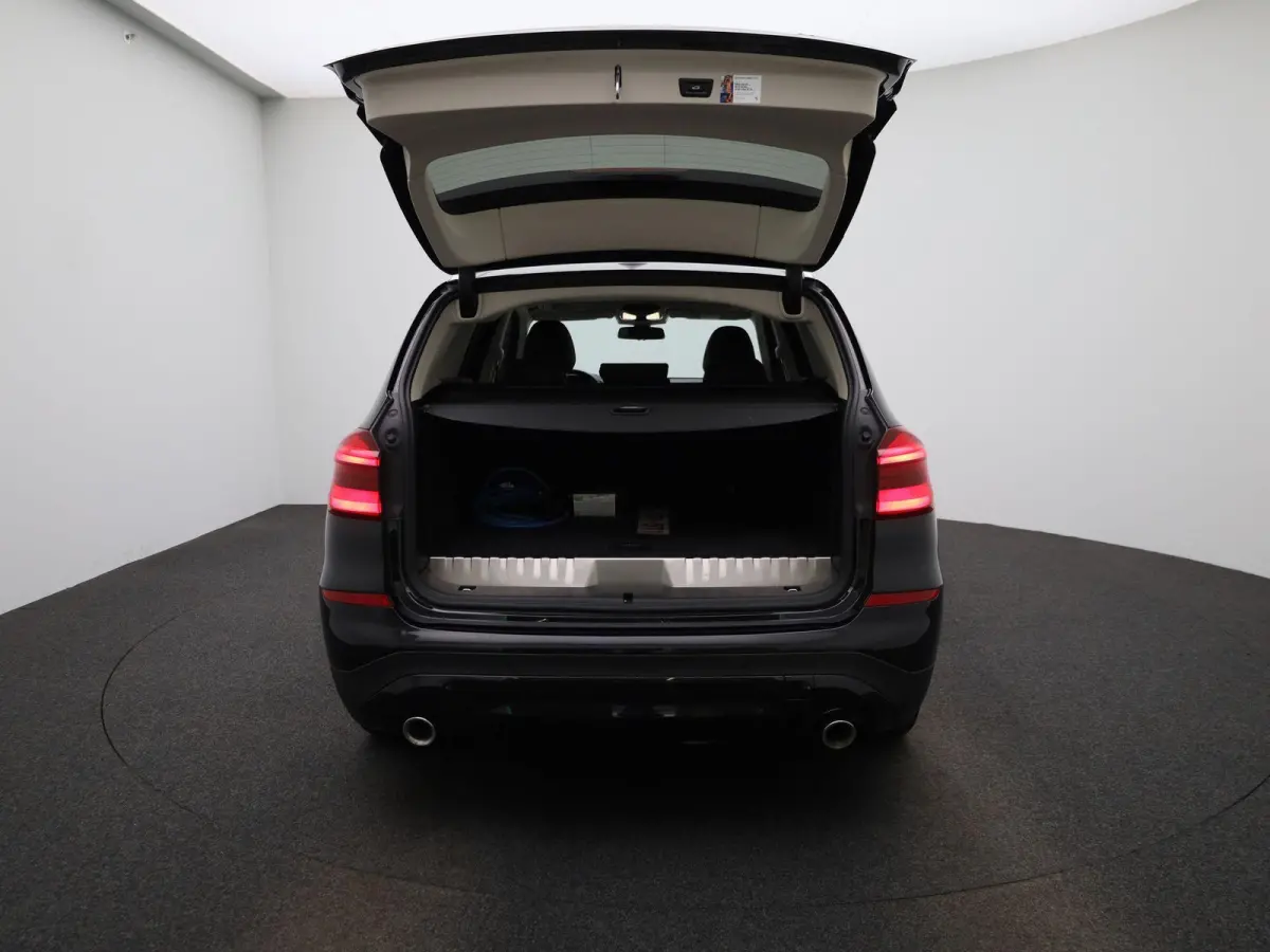 xDrive30e | Automaat | Apple Carplay | Camera | Parkeersensoren | Navigatie |