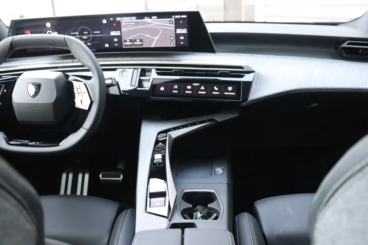 DUAL MOTOR 73KWH GT LAUNCH EDITION 325PK / NAVI / LEDER / CLIMA / FULL-LED / 20" LMV / KEYLESS / WARMTEPOMP / PANO. DAK / 360° CAMERA / ADAPT. CRUISECONTROL / WINTERPAKKET / NIEUWSTAAT !!