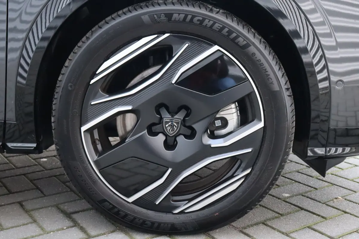 DUAL MOTOR 73KWH GT LAUNCH EDITION 325PK / NAVI / LEDER / CLIMA / FULL-LED / 20" LMV / KEYLESS / WARMTEPOMP / PANO. DAK / 360° CAMERA / ADAPT. CRUISECONTROL / WINTERPAKKET / NIEUWSTAAT !!