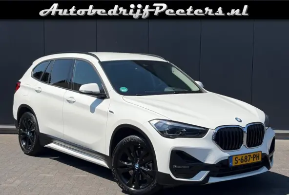 xDrive25e Sport Line Leder Navi LED Camera Carplay Trekhaak