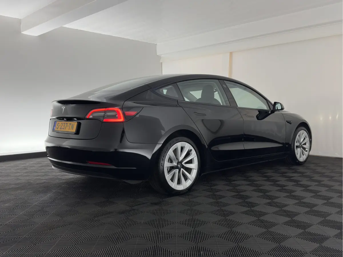 Standard RWD Plus 60 kWh [3-Fase-11kW] {SoH-90%} (INCL-BTW) Aut. *PANO | AUTOPILOT | LEATHER | KEYLESS | FULL-LED | MEMORY-PACK | TOPVIEW | DAB | CARPLAY | DIGI-COCKPIT | LANE-ASSIST | HEATE