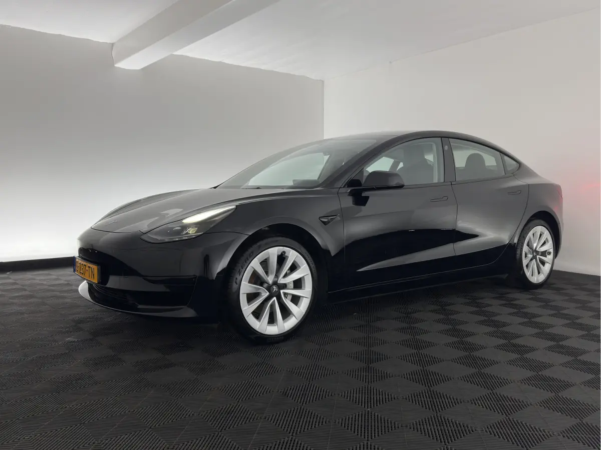 Standard RWD Plus 60 kWh [3-Fase-11kW] {SoH-90%} (INCL-BTW) Aut. *PANO | AUTOPILOT | LEATHER | KEYLESS | FULL-LED | MEMORY-PACK | TOPVIEW | DAB | CARPLAY | DIGI-COCKPIT | LANE-ASSIST | HEATE