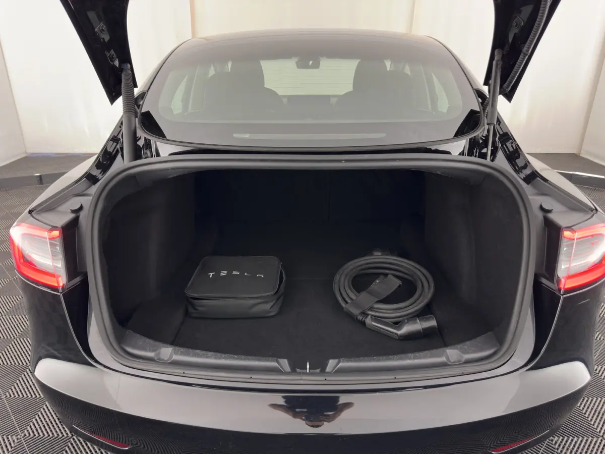 Standard RWD Plus 60 kWh [3-Fase-11kW] {SoH-90%} (INCL-BTW) Aut. *PANO | AUTOPILOT | LEATHER | KEYLESS | FULL-LED | MEMORY-PACK | TOPVIEW | DAB | CARPLAY | DIGI-COCKPIT | LANE-ASSIST | HEATE