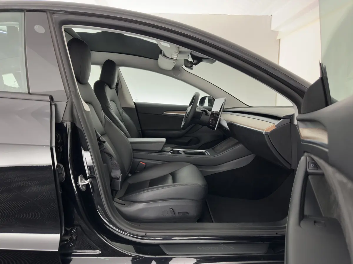 Standard RWD Plus 60 kWh [3-Fase-11kW] {SoH-90%} (INCL-BTW) Aut. *PANO | AUTOPILOT | LEATHER | KEYLESS | FULL-LED | MEMORY-PACK | TOPVIEW | DAB | CARPLAY | DIGI-COCKPIT | LANE-ASSIST | HEATE