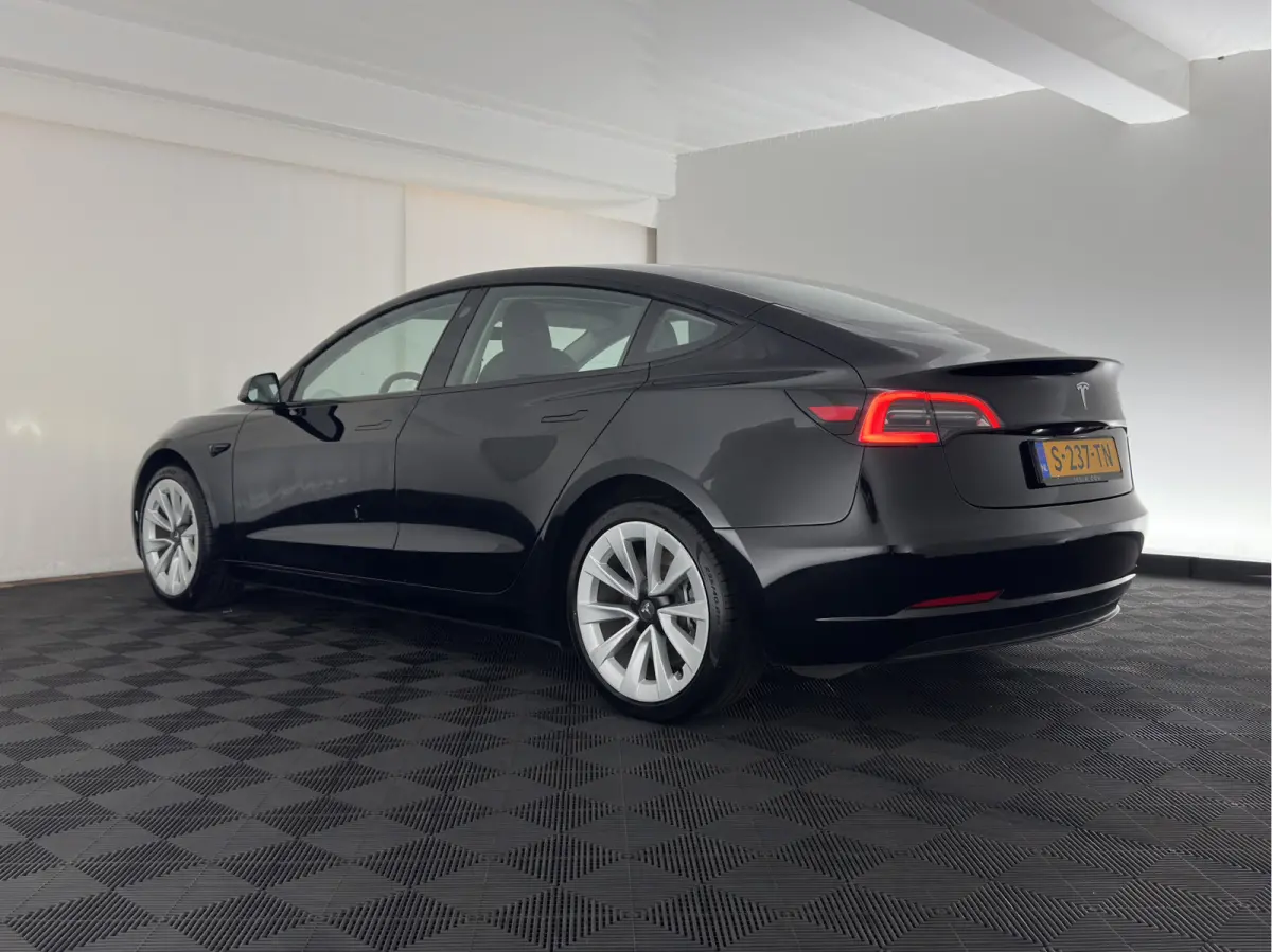 Standard RWD Plus 60 kWh [3-Fase-11kW] {SoH-90%} (INCL-BTW) Aut. *PANO | AUTOPILOT | LEATHER | KEYLESS | FULL-LED | MEMORY-PACK | TOPVIEW | DAB | CARPLAY | DIGI-COCKPIT | LANE-ASSIST | HEATE
