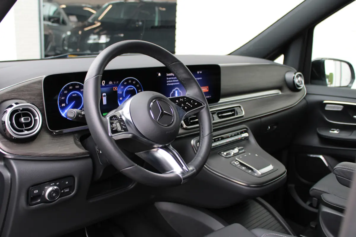 300 L2 / AMG / Luchtvering / Panorama / 7-Persoons / Burmester / Vol Opties / NIEUWSTAAT