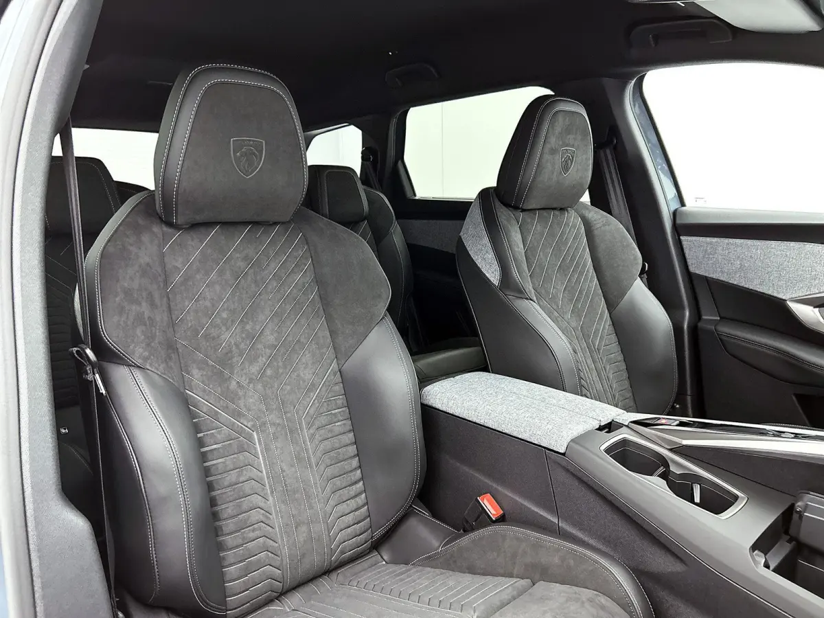 210pk GT 73 kWh 7p Automaat | 360 Camera | Elektrische Verstelb. Bestuurdersstoel | Elektrische Achterklep | Alcantara Bekleding | Navigatie | Climate Control | Adaptieve Cruise Control | Fu