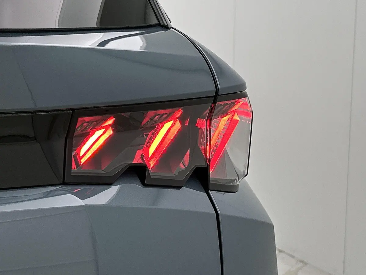 210pk GT 73 kWh 7p Automaat | 360 Camera | Elektrische Verstelb. Bestuurdersstoel | Elektrische Achterklep | Alcantara Bekleding | Navigatie | Climate Control | Adaptieve Cruise Control | Fu