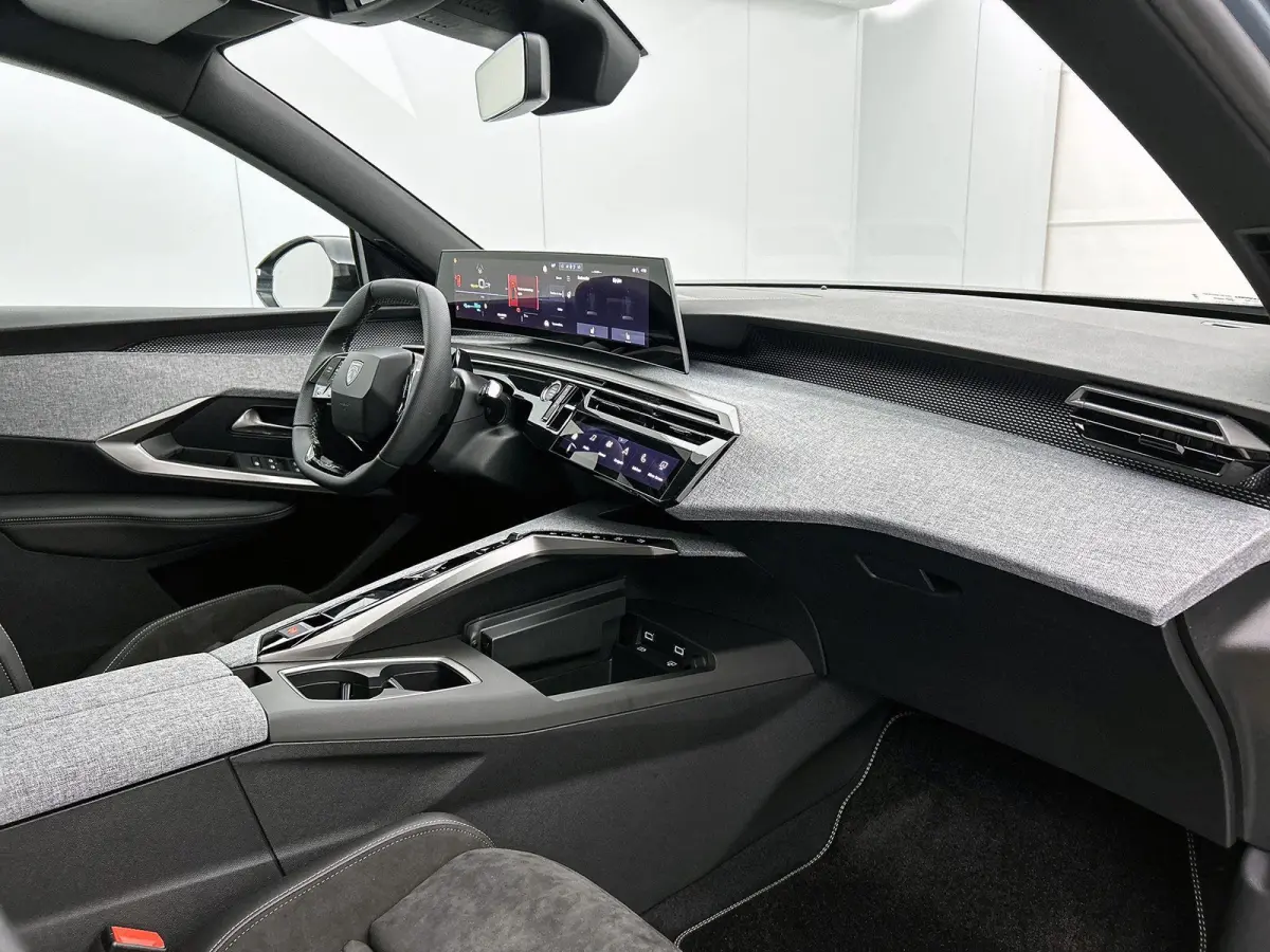 210pk GT 73 kWh 7p Automaat | 360 Camera | Elektrische Verstelb. Bestuurdersstoel | Elektrische Achterklep | Alcantara Bekleding | Navigatie | Climate Control | Adaptieve Cruise Control | Fu