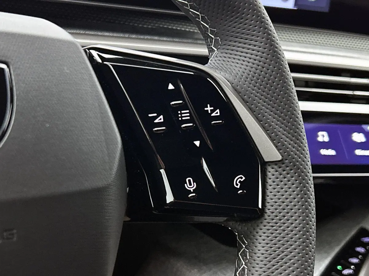 210pk GT 73 kWh 7p Automaat | 360 Camera | Elektrische Verstelb. Bestuurdersstoel | Elektrische Achterklep | Alcantara Bekleding | Navigatie | Climate Control | Adaptieve Cruise Control | Fu