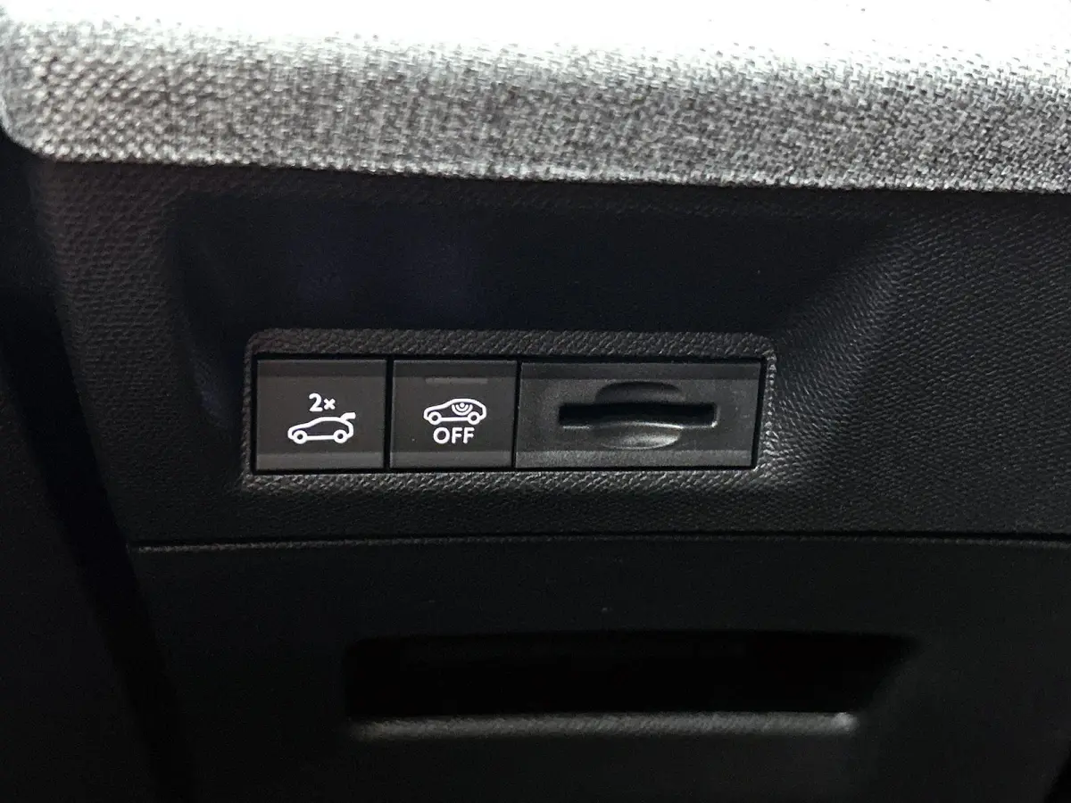 210pk GT 73 kWh 7p Automaat | 360 Camera | Elektrische Verstelb. Bestuurdersstoel | Elektrische Achterklep | Alcantara Bekleding | Navigatie | Climate Control | Adaptieve Cruise Control | Fu