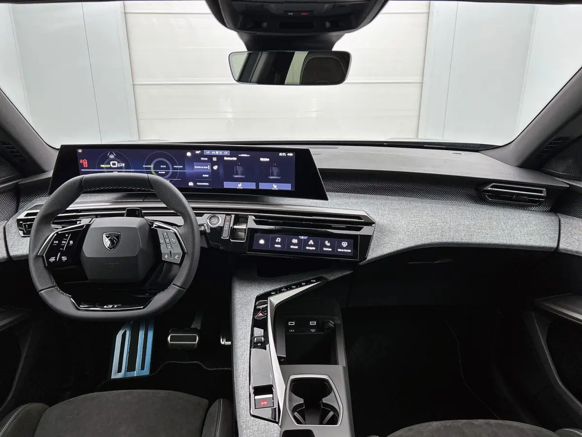 210pk GT 73 kWh 7p Automaat | 360 Camera | Elektrische Verstelb. Bestuurdersstoel | Elektrische Achterklep | Alcantara Bekleding | Navigatie | Climate Control | Adaptieve Cruise Control | Fu