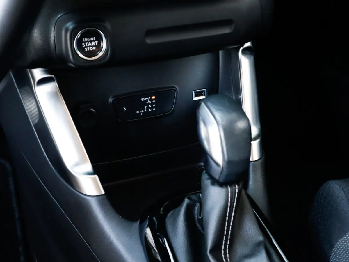 1.2 PureTech Shine 1e-Eig. & Dealer-Onderh. BOVAG-Garantie. NL-Auto.