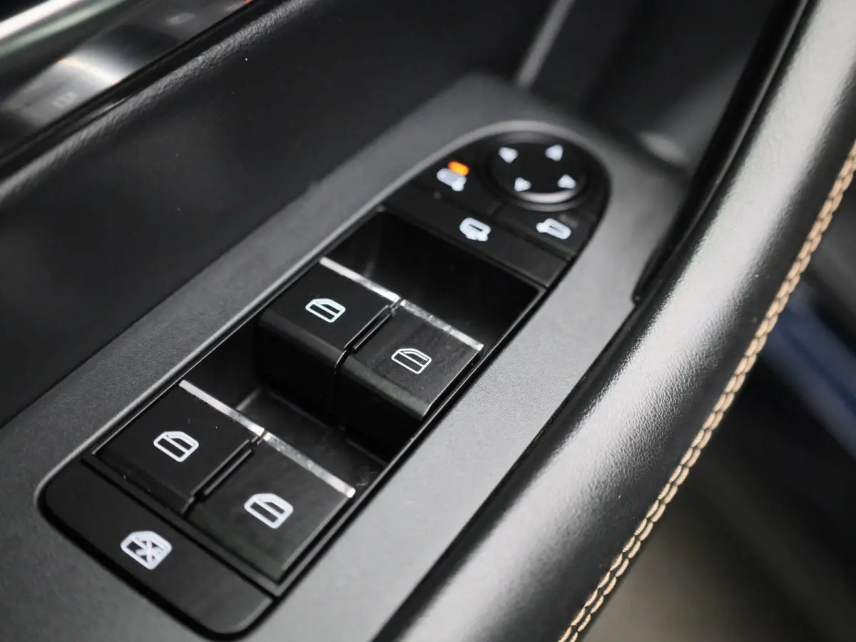 2.5 e-SkyActiv PHEV Exclusive-Line | Automaat | Apple Carplay / Android Auto | Camera | Head-up Display | Parkeersensoren |