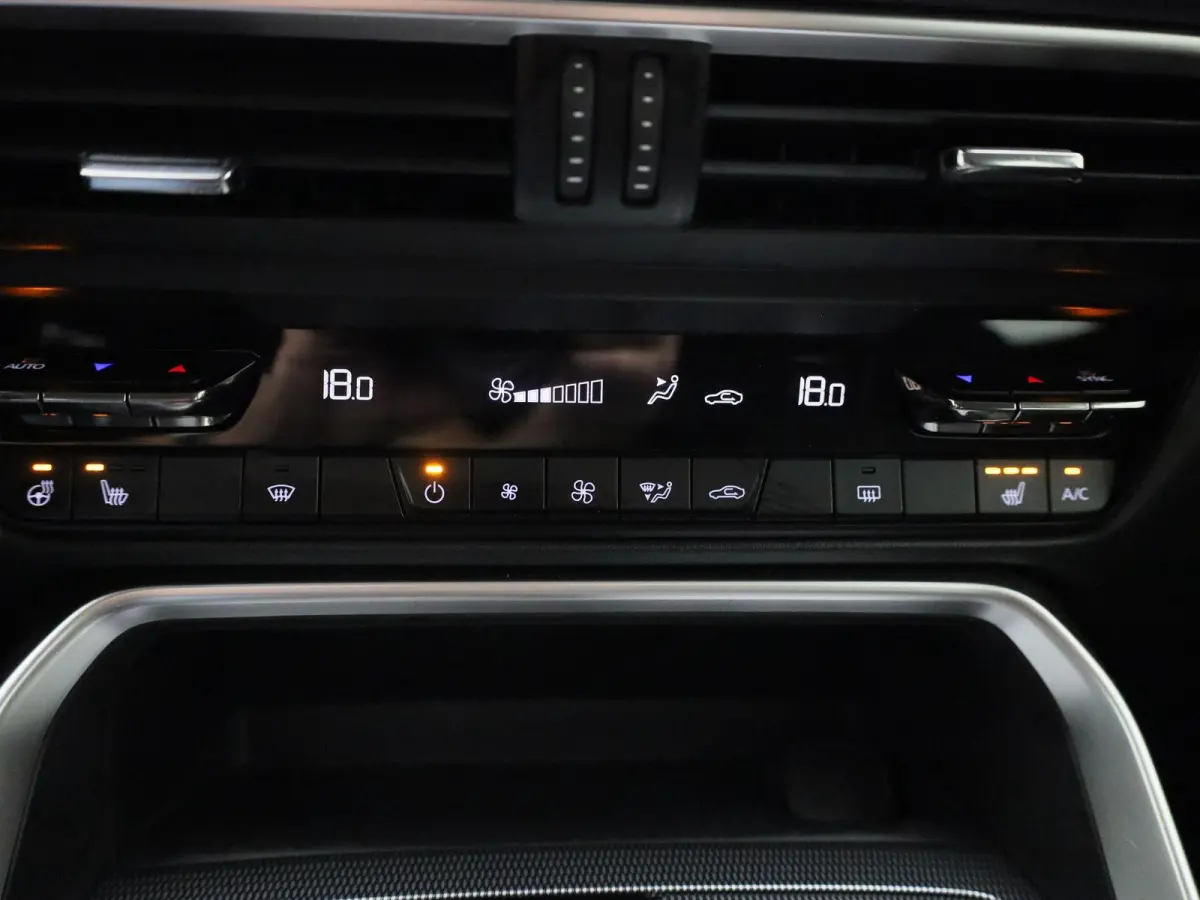 2.5 e-SkyActiv PHEV Exclusive-Line | Automaat | Apple Carplay / Android Auto | Camera | Head-up Display | Parkeersensoren |