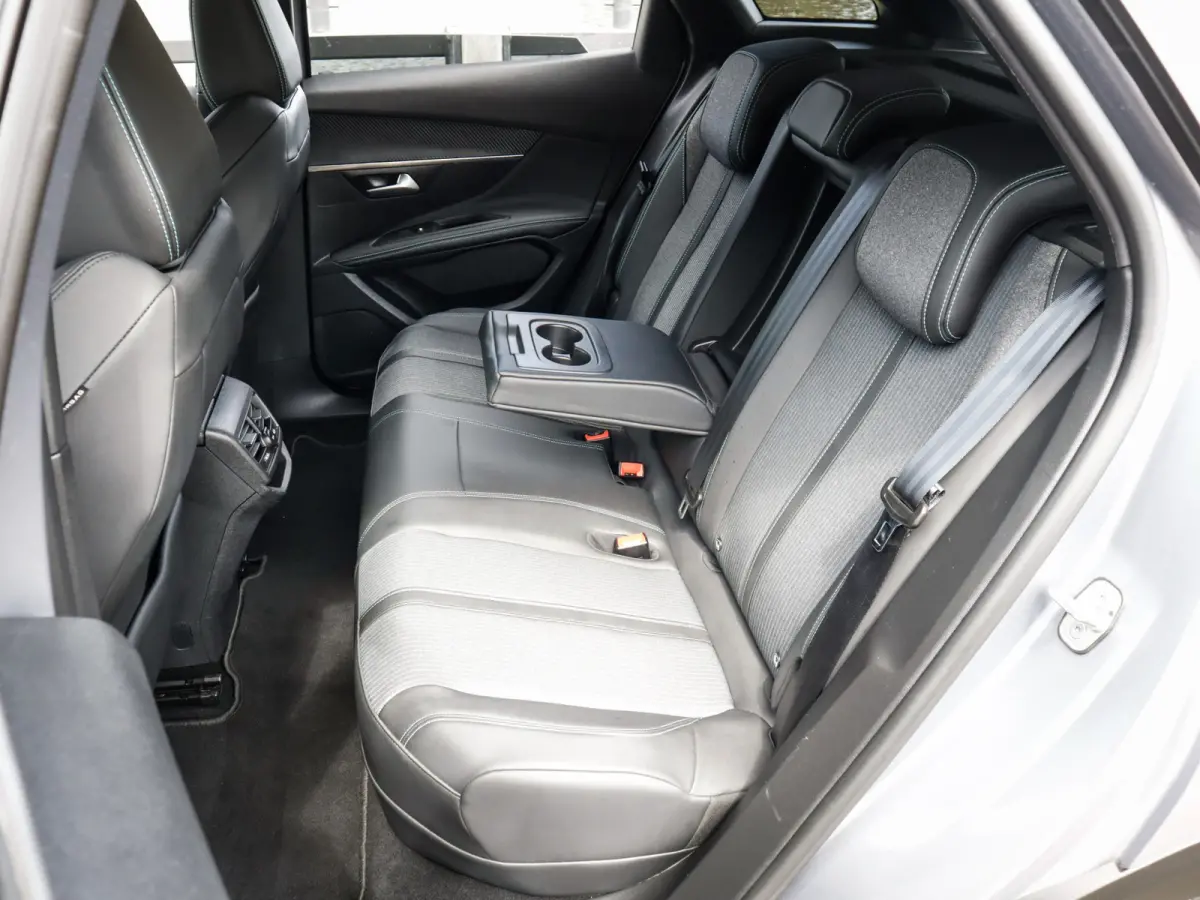 1.6 HYbrid 225 Allure 1e-Eig. & Dealer-Onderh. BOVAG-Garantie. NL-Auto.