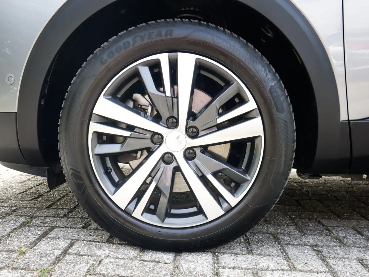 1.6 HYbrid 225 Allure 1e-Eig. & Dealer-Onderh. BOVAG-Garantie. NL-Auto.