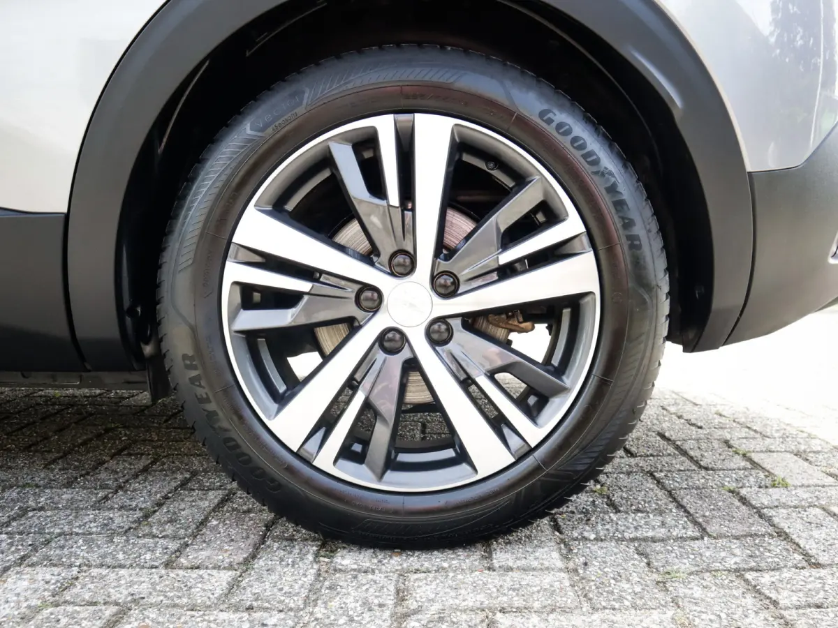 1.6 HYbrid 225 Allure 1e-Eig. & Dealer-Onderh. BOVAG-Garantie. NL-Auto.