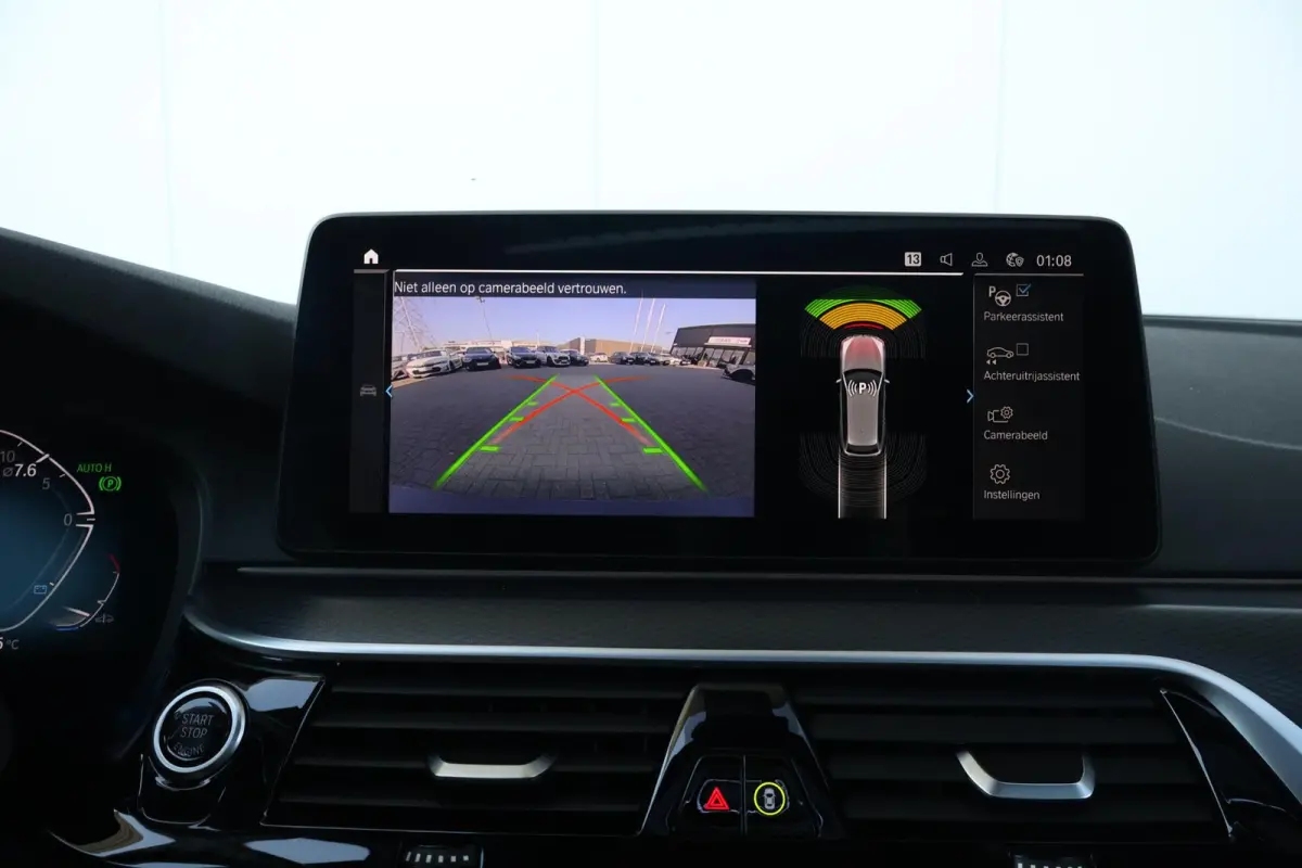 520i Business Edition Plus | M-Sport Pakket | Panorama Dak | Achteruitrijcamera | Stoel & Stuurwiel Verwarming | Trekhaak | Head-Up | Laserlight |