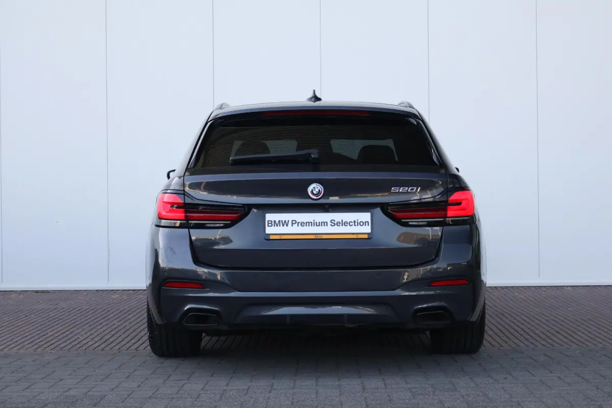 520i Business Edition Plus | M-Sport Pakket | Panorama Dak | Achteruitrijcamera | Stoel & Stuurwiel Verwarming | Trekhaak | Head-Up | Laserlight |