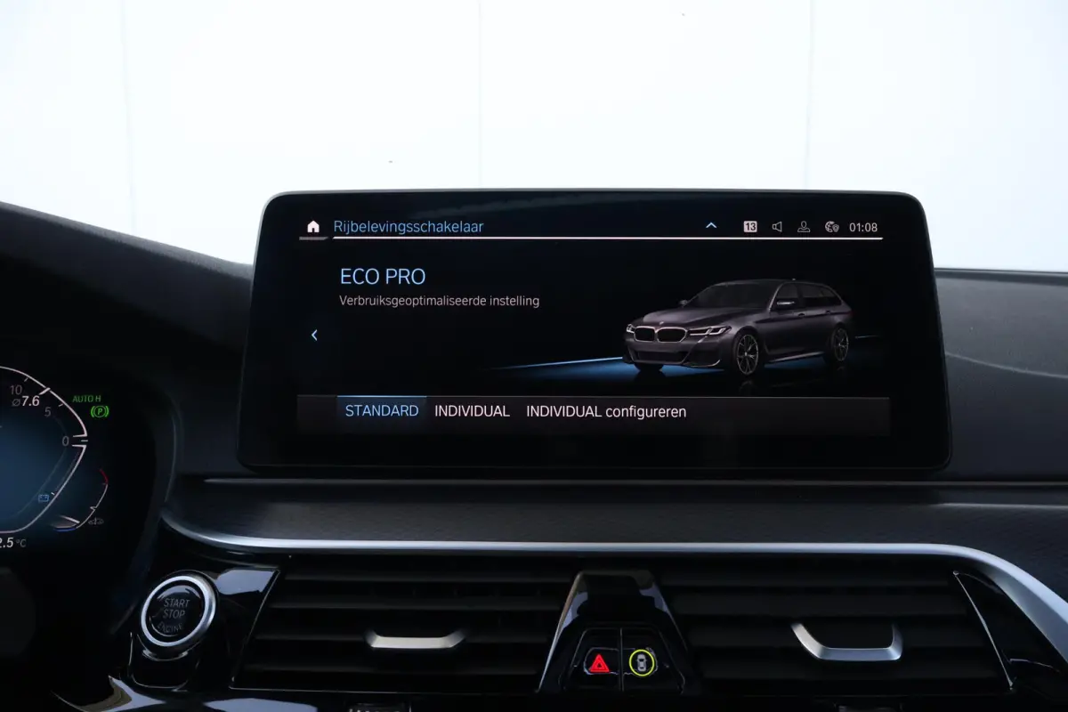 520i Business Edition Plus | M-Sport Pakket | Panorama Dak | Achteruitrijcamera | Stoel & Stuurwiel Verwarming | Trekhaak | Head-Up | Laserlight |