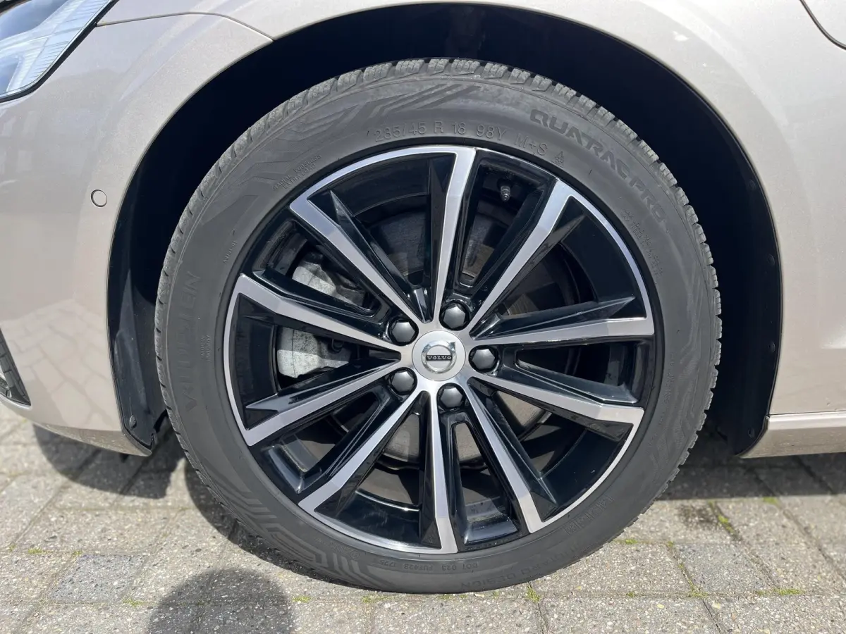 T6 Plug-in hybrid AWD Plus Dark | 360 Graden Camera| Harman / Kardon | Trekhaak | Memory Seats |