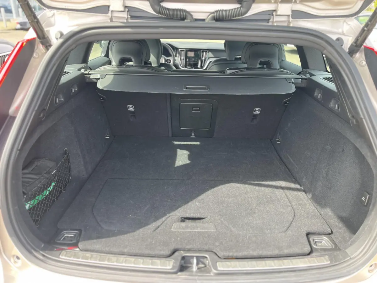 T6 Plug-in hybrid AWD Plus Dark | 360 Graden Camera| Harman / Kardon | Trekhaak | Memory Seats |