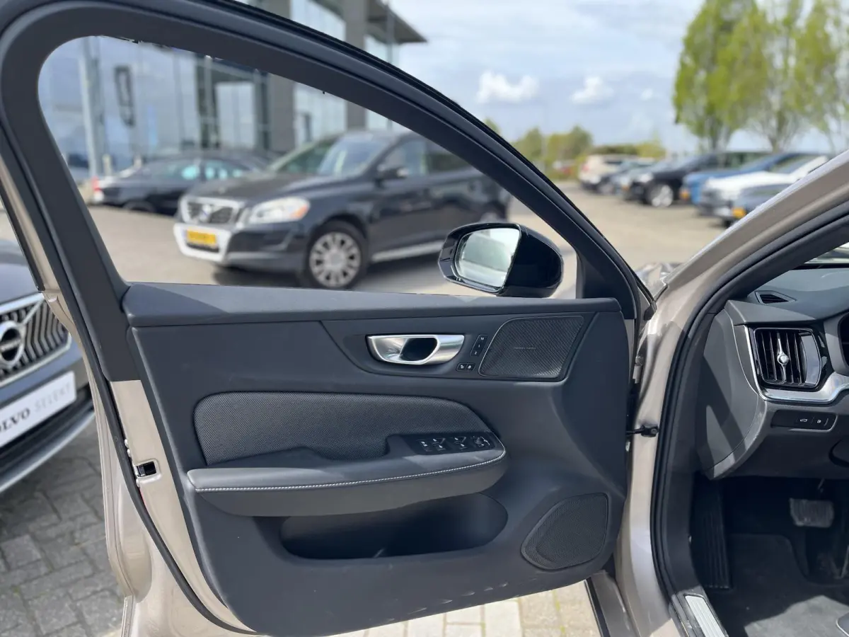 T6 Plug-in hybrid AWD Plus Dark | 360 Graden Camera| Harman / Kardon | Trekhaak | Memory Seats |