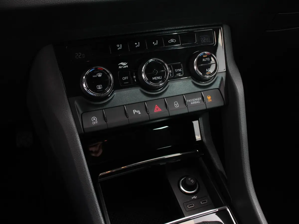 1.5 TSI 150pk DSG Ambition Navigatie Apple Carpla/Android Auto Camera Climate Control Adaptieve Cruise control Lichtmetalen Velgen