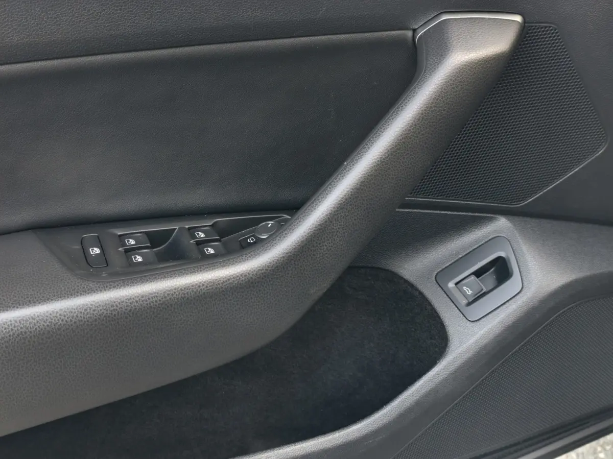 1.5 TSI Business R-LINE / NAP / PANO / DSG / KEY LESS / 20" SP VLG / FULL OPTION! / NAVI / ALCANTRA / OHB /